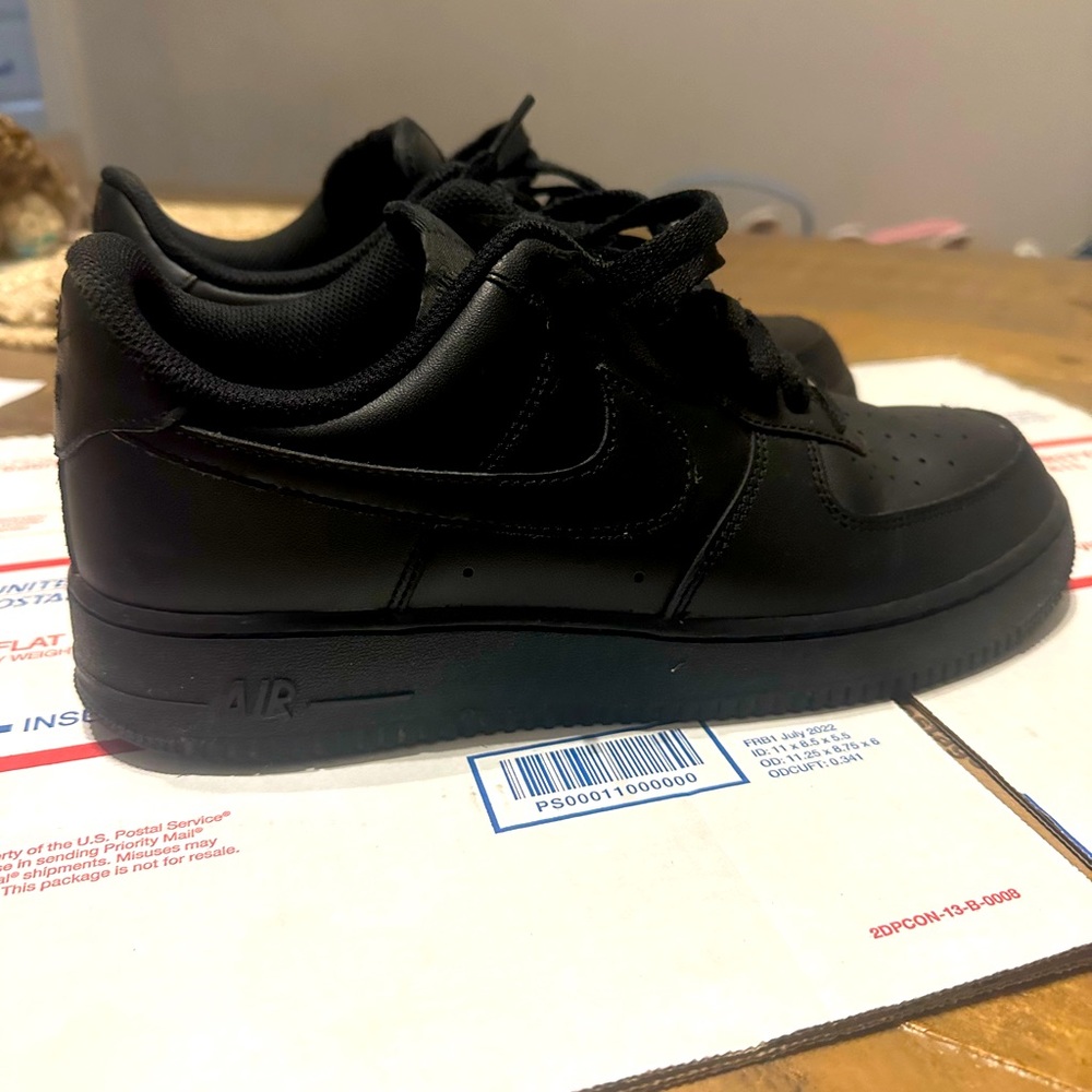 Nike Air Force 1s Triple Balck